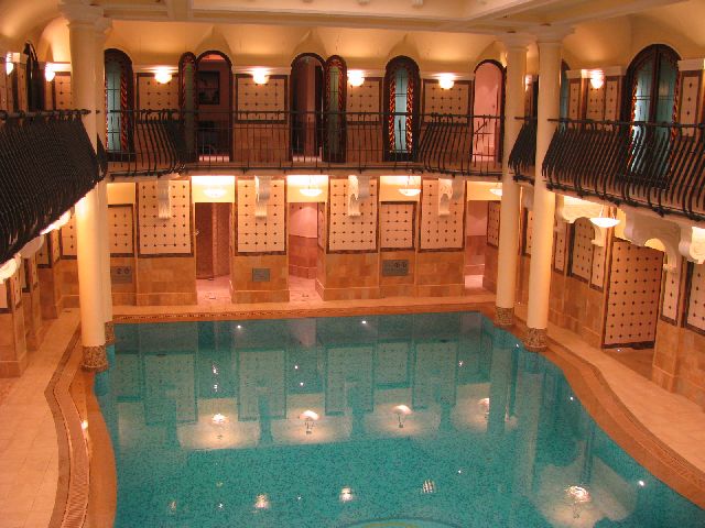 Royal Spa medence